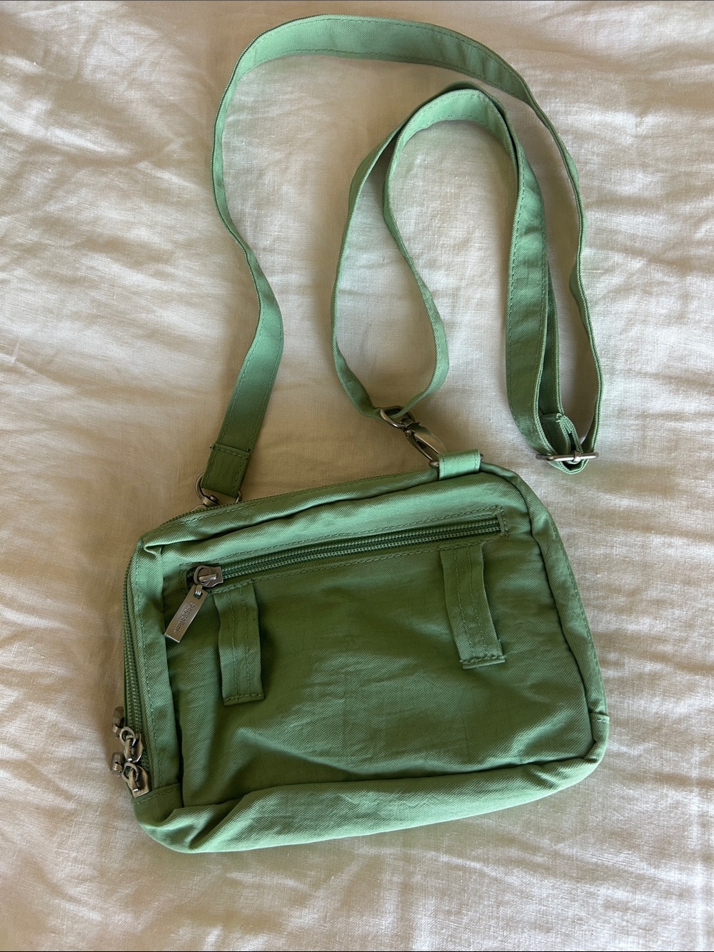Baggallini small crossbody/fanny pack convertible bag - Picture 2 of 6